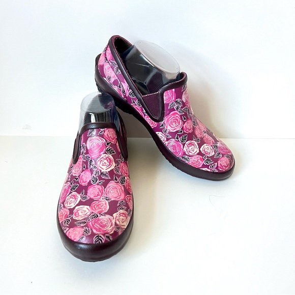 Bogs Shoes - BOGS Patch Slip Rose Waterproof Low Top Garden Rain Shoes—SZ. 9
